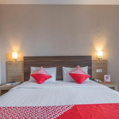 Oyo 1081 Allson City Hotel Makassar Esterno foto