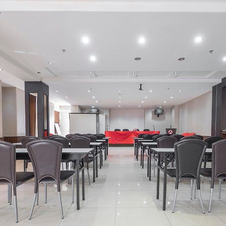Oyo 1081 Allson City Hotel Makassar Esterno foto