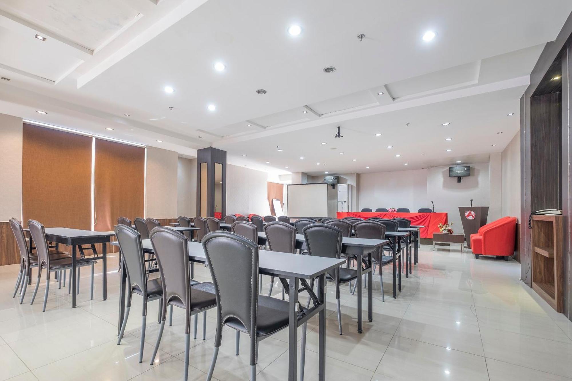 Oyo 1081 Allson City Hotel Makassar Esterno foto