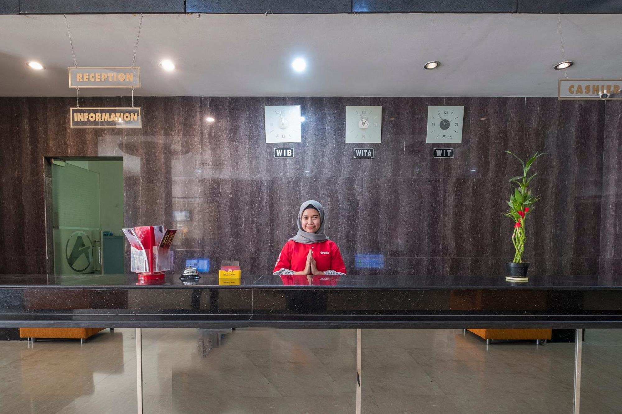 Oyo 1081 Allson City Hotel Makassar Esterno foto