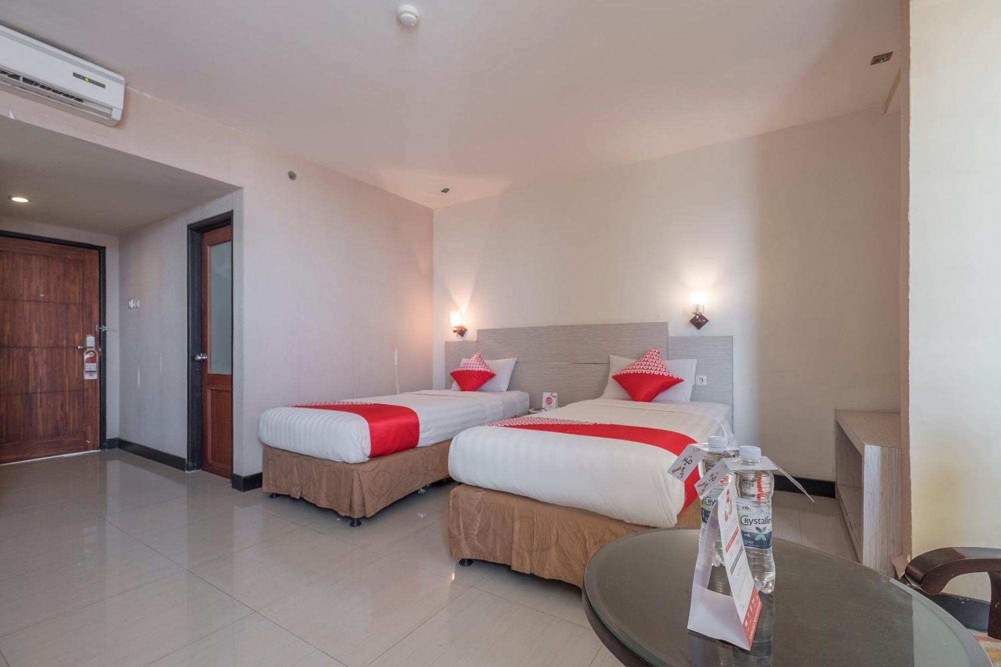 Oyo 1081 Allson City Hotel Makassar Esterno foto