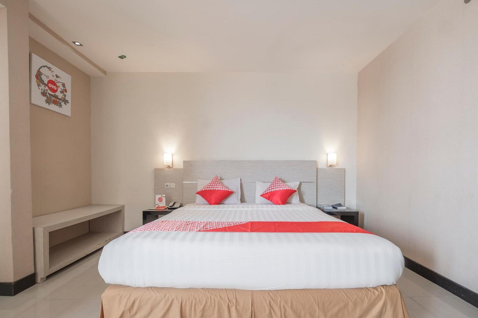 Oyo 1081 Allson City Hotel Makassar Esterno foto
