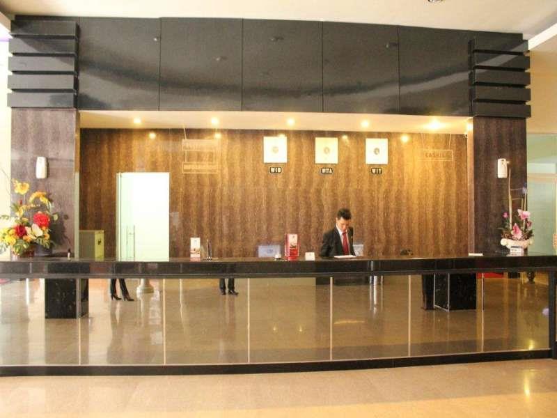Oyo 1081 Allson City Hotel Makassar Esterno foto